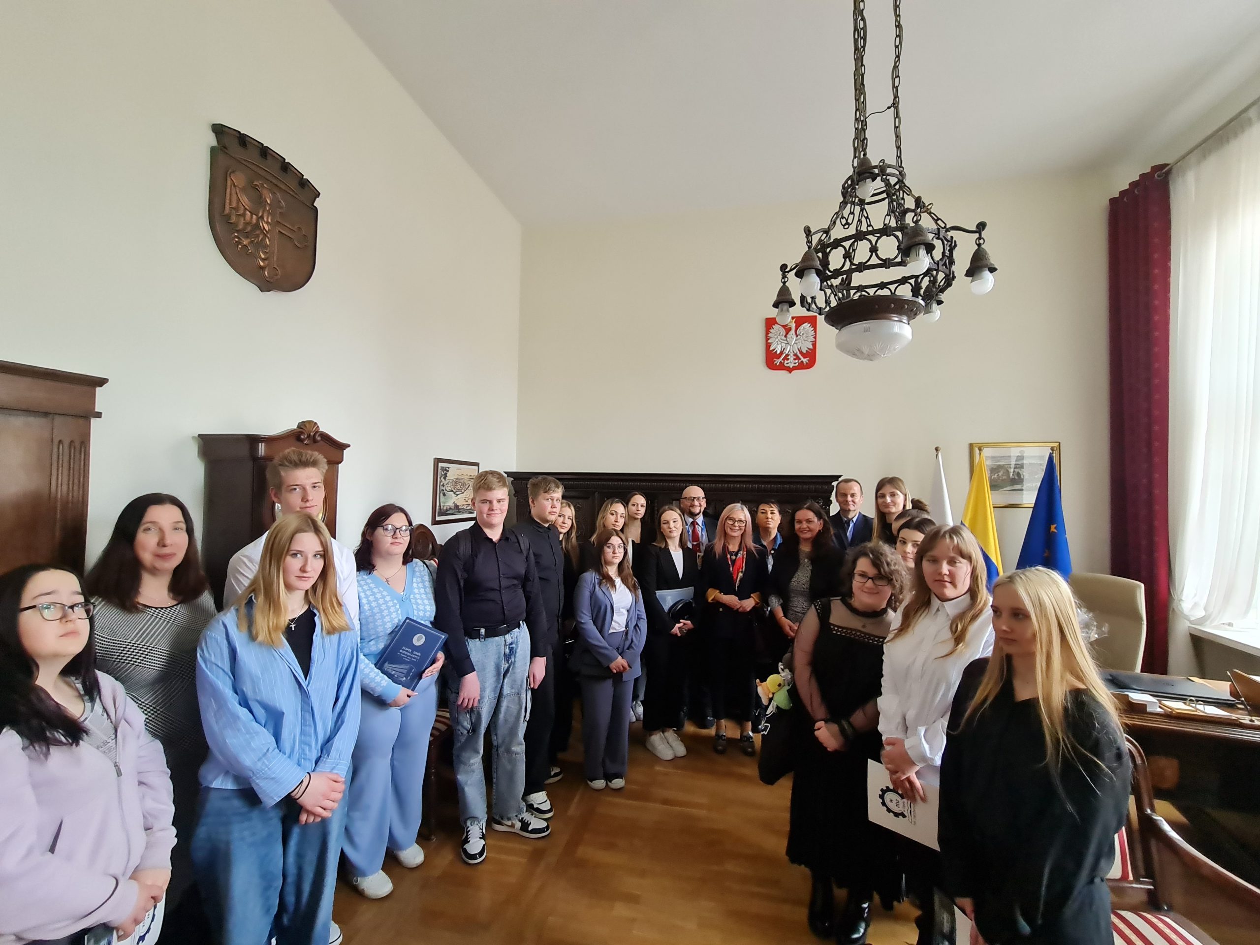 Wizyta wolontariuszy z Zespołu Szkół Budowlanych u Przewodniczącej Rady Miasta Opola
